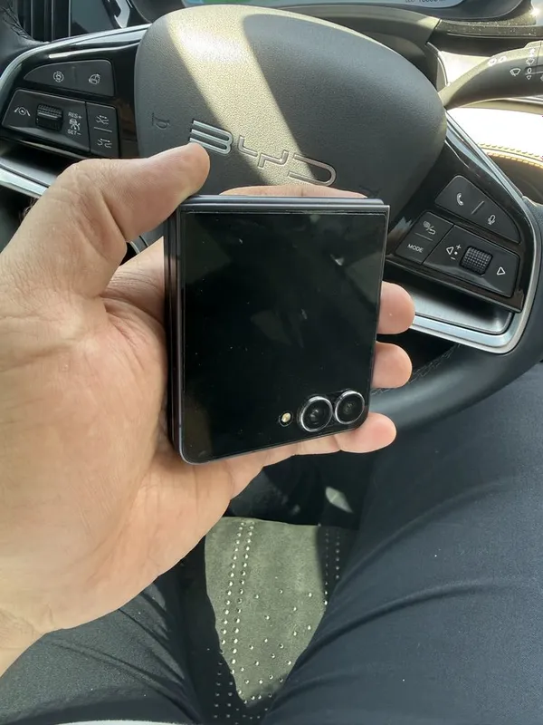Samsung Z Flip 7 — фото 1