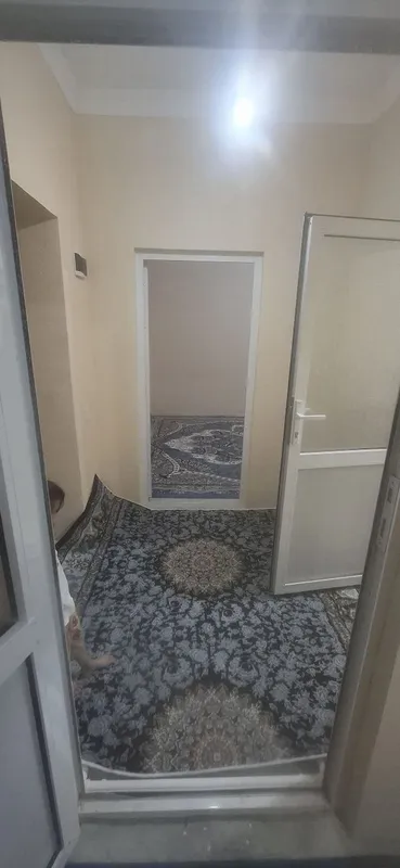 Зангиотадв 1 хонали уй ижарага берилади 250 у.е.