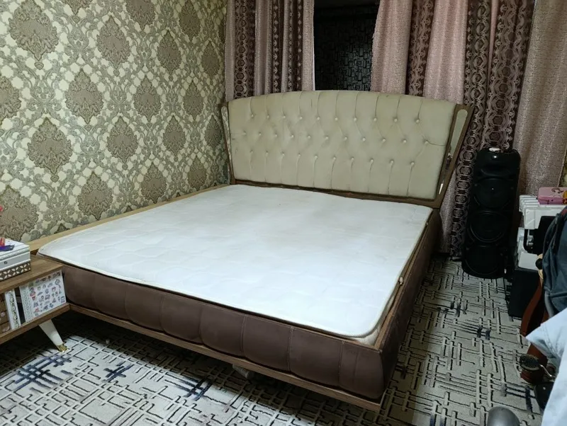 Продается кровать двухспальная.