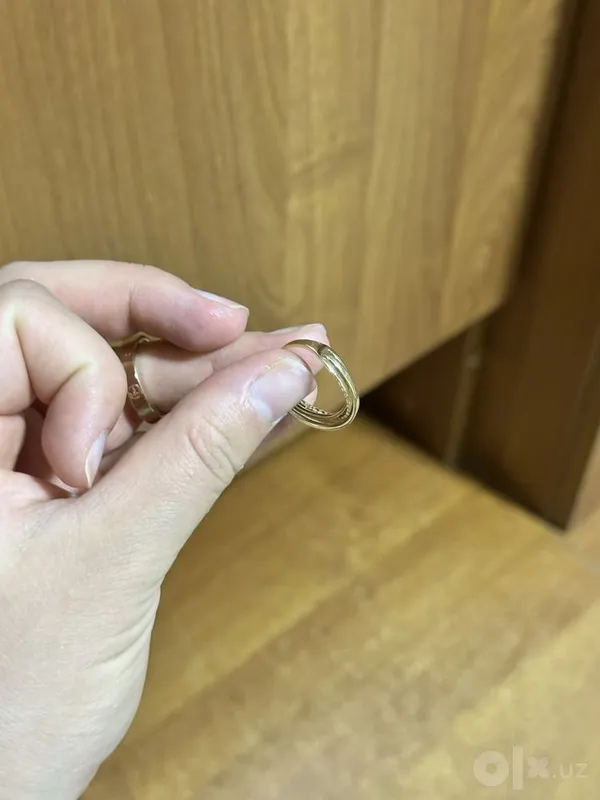 Продам золотое кольцо 2 Продам золотое кольцо 2