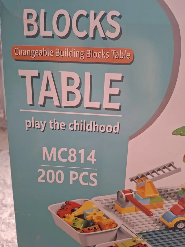 LEGO kublari to‘plamidagi bolalar stoli va stulchasi 2 LEGO kublari to‘plamidagi bolalar stoli va stulchasi 2