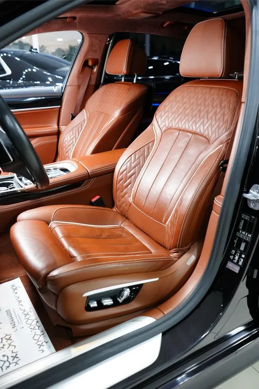 BMW M760Li V12 xDrive 6 BMW M760Li V12 xDrive 6