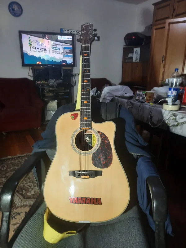 гитара Yamaha 12 струнка, 6 ти 1 гитара Yamaha 12 струнка, 6 ти 1