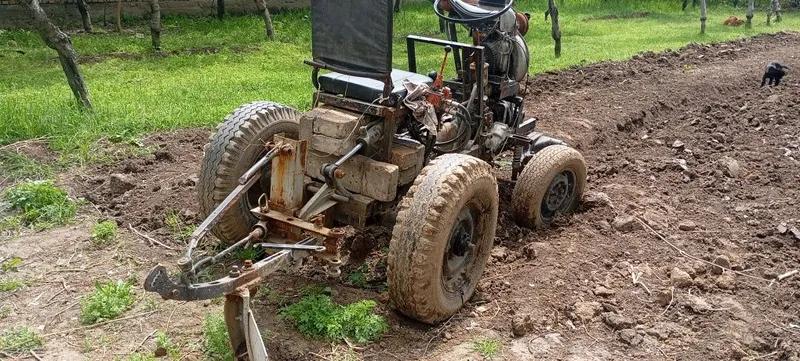 Samadelni minni traktor sotiladi