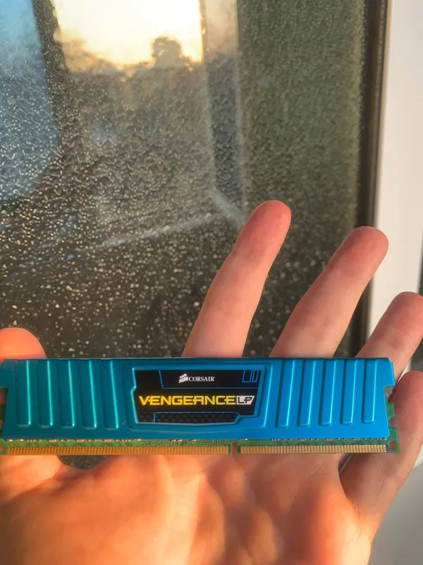 4 GB DDR3 RAM sotiladi 1 4 GB DDR3 RAM sotiladi 1