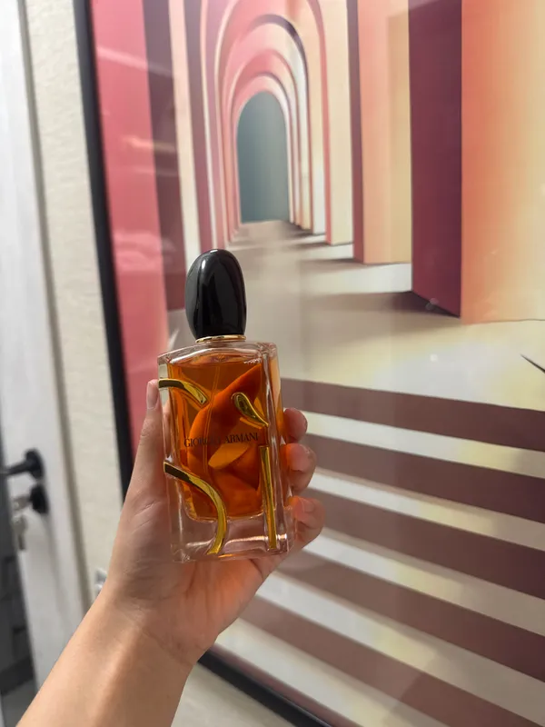 Giorgio Armani Sì Eau de Parfum Intense 1