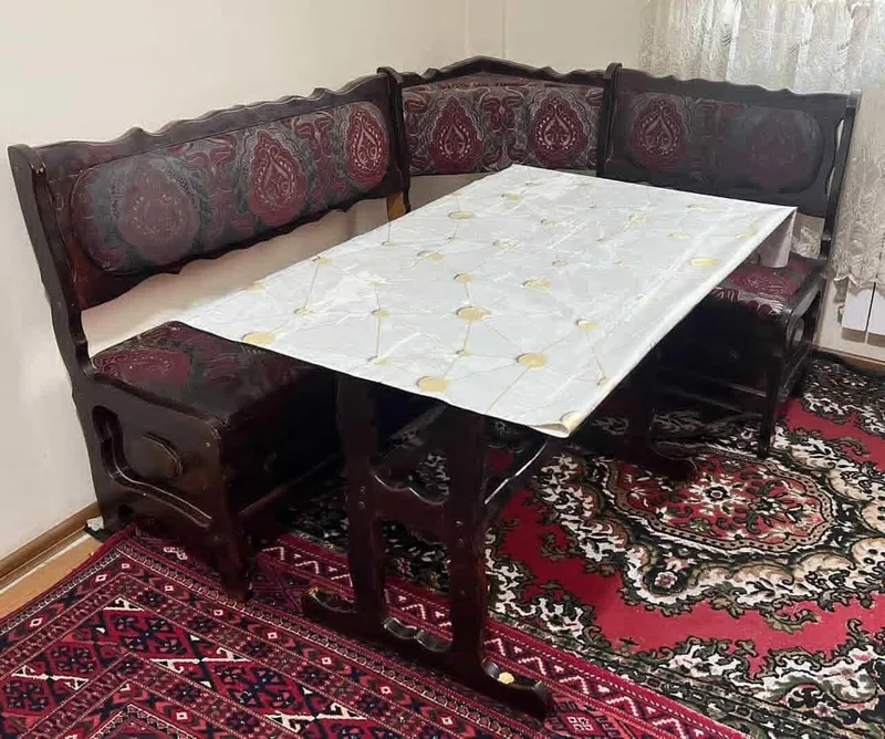 Ugolok +Stol +2 ta Stul tegi sandiqli 800 min som