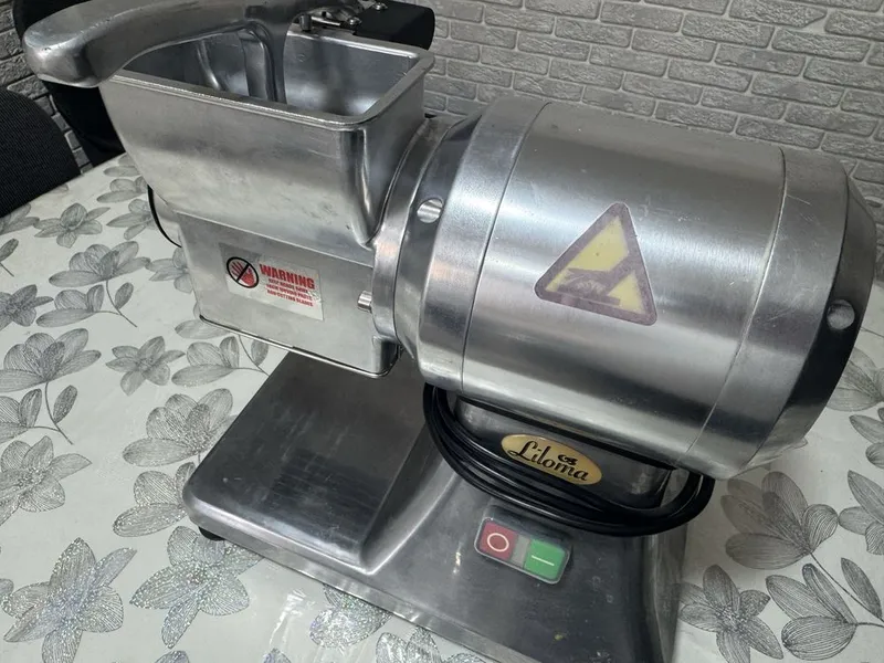 Электрическая тёрка для сыра Liloma CG55SH 1