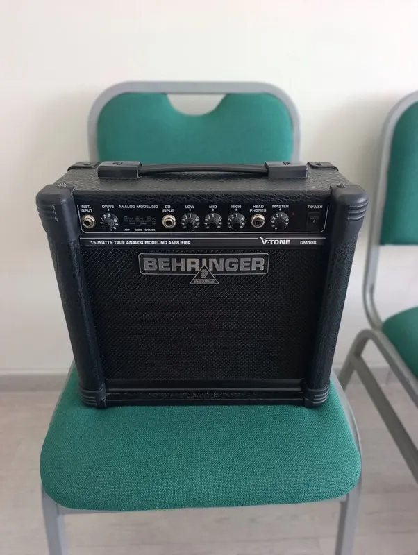 Комбоусилитель BEHRINGER 1
