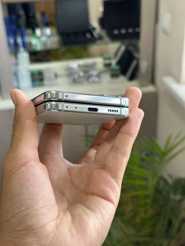 Samsung Z Flip 5 3