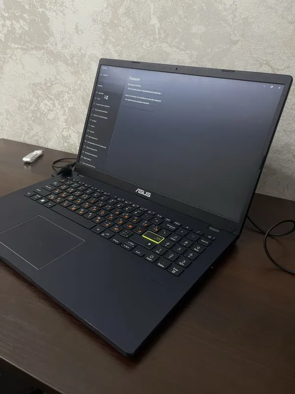 ASUS VivoBook E510 4/256GB SSD / Отличный для учебы и работы