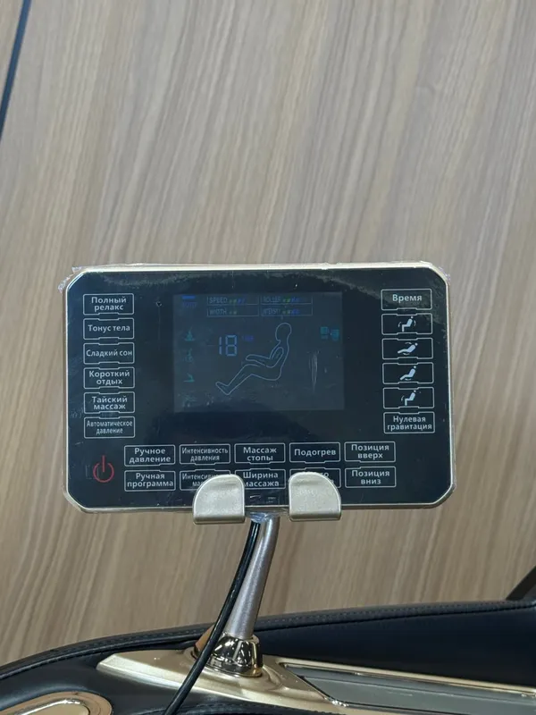 Массажное кресло Plusgym T700, чёрное 2