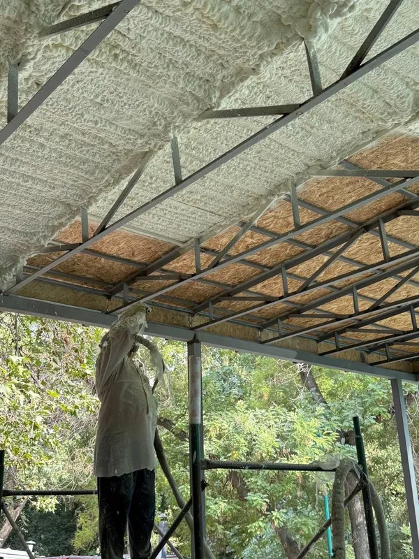 Sovuq devorlar? Endi yo‘q! Pena sepish xizmati mavjud — фото 2