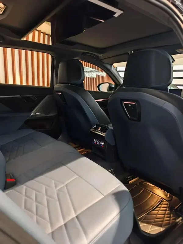 BMW i5 40L M-Soprt 2025 yil — фото 2