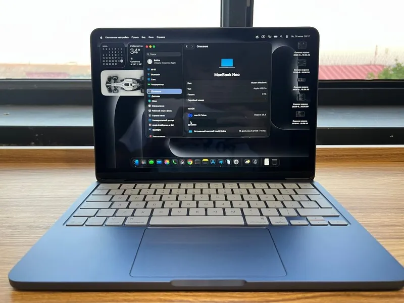 MacBook Neo 13" 8/256GB Indigo — 7 циклов батареи, полный комплект 3