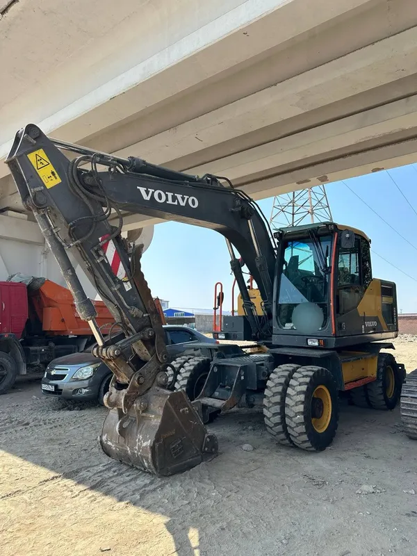 Excavator Volvo 140 sotiladi 2018 yil, 13000 m/ch sotiladi 1 Excavator Volvo 140 sotiladi 2018 yil, 13000 m/ch sotiladi 1