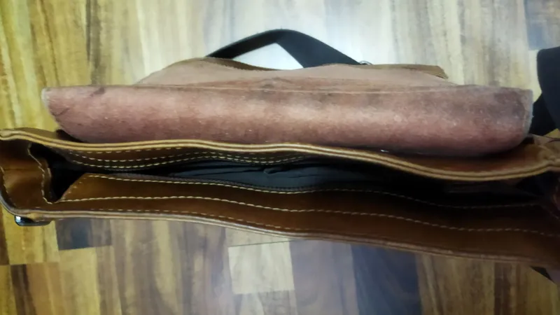 Продам сумку привёз из Европы выглядит стильно — фото 3 Продам сумку привёз из Европы выглядит стильно — фото 3