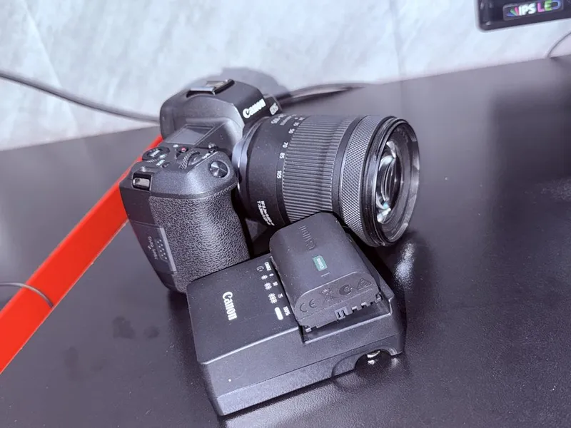 Canon EOS R pul kerak bir qoʻl — фото 1