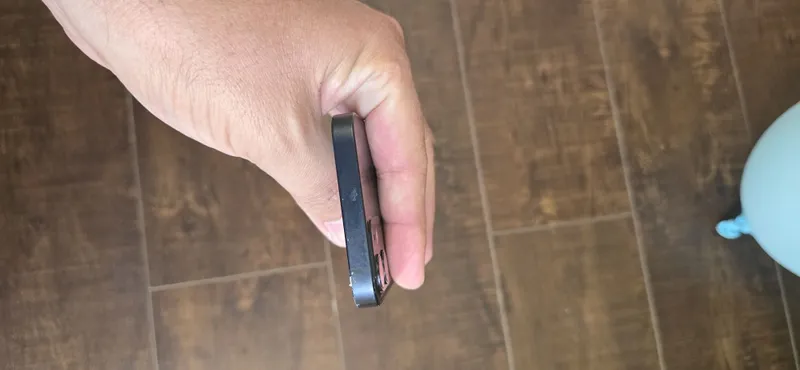 Iphone 12 mini sotiladi. 6