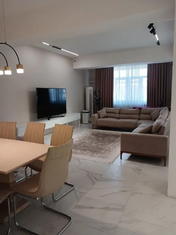 3 xonali kvartira, 130 m2, Yakkasaroy 2