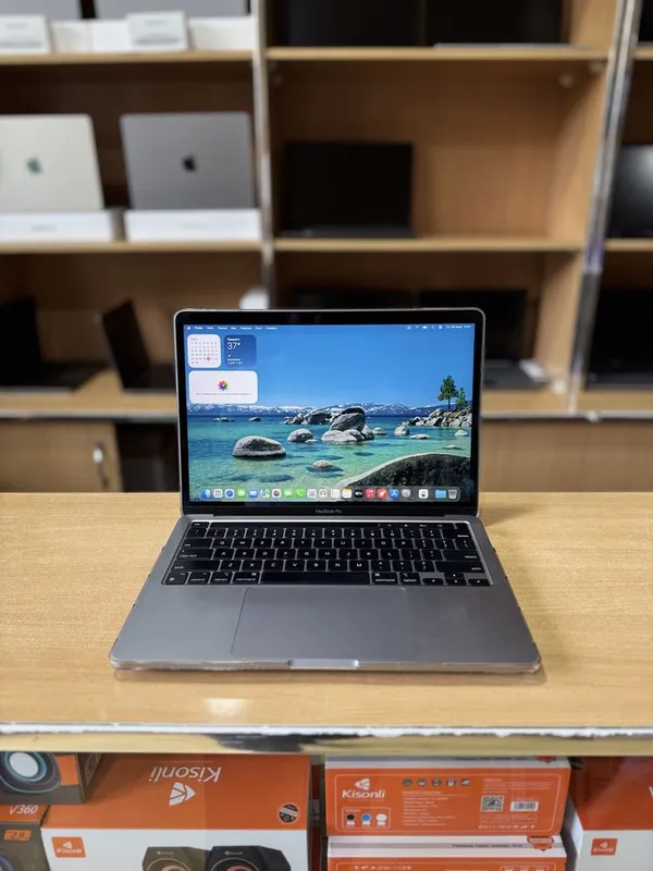 Macbook Pro 2020 M1 8/256 Ideal xolatda