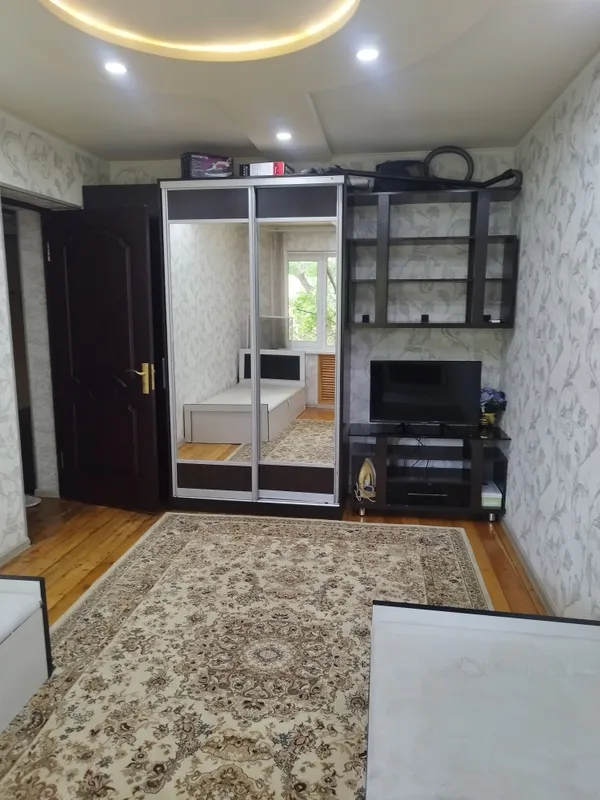 продам чиланзар 6. одна комнатная. балкон 1,2*3