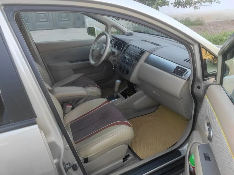 Nissan Tiida 1.6 9