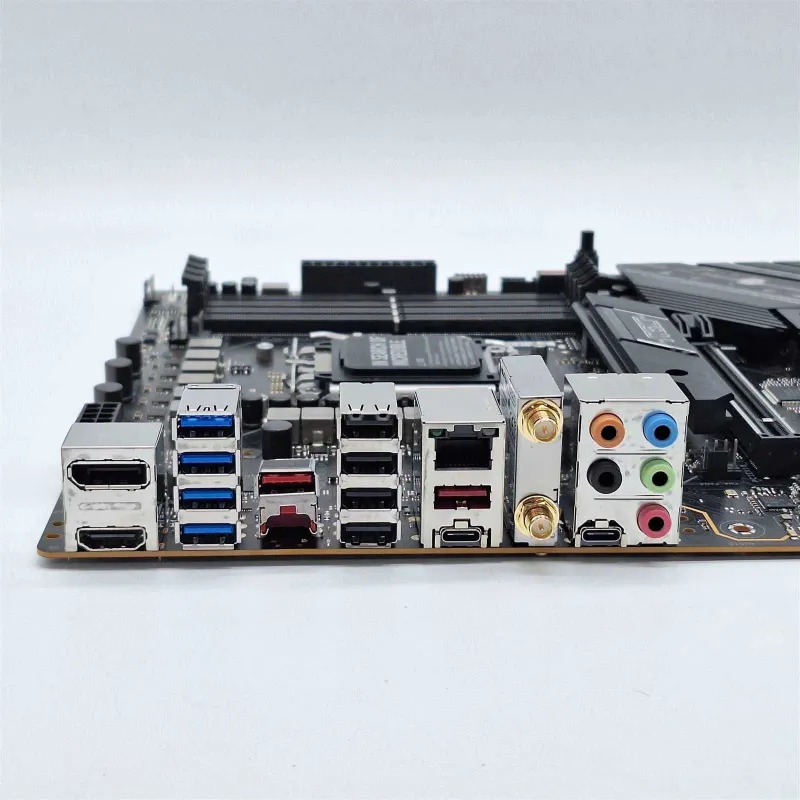 ASUS ROG Strix B650E-F Gaming WiFi AMD B650 AM5 ATX Motherboard — фото 2 ASUS ROG Strix B650E-F Gaming WiFi AMD B650 AM5 ATX Motherboard — фото 2