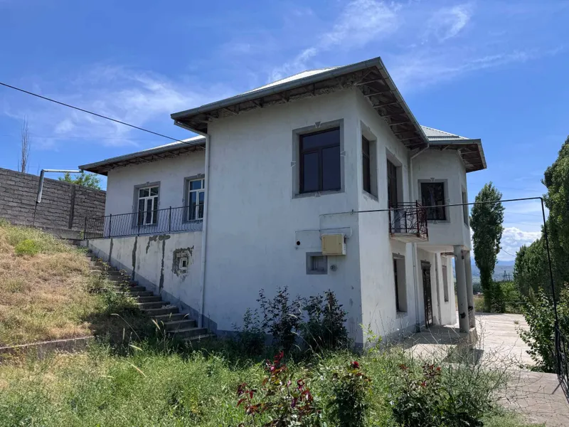 Bo'stonliq, Tovoqsoyda ikki qavatli 15 sotix dala hovli sotiladi. — фото 1