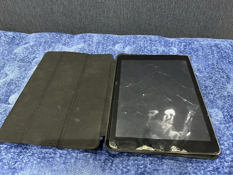* Apple iPad Air A1475 нужно заменить сенсор