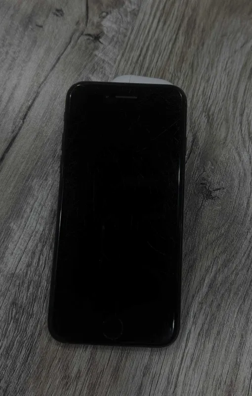 iPhone XE sotiladi 2 iPhone XE sotiladi 2