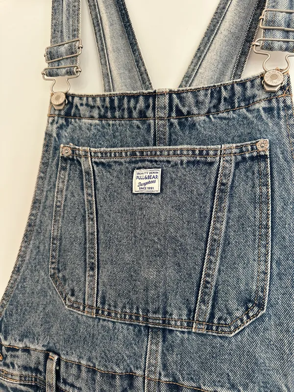 Женский джинсовый комбинезон от бренда Pull&Bear 1 Женский джинсовый комбинезон от бренда Pull&Bear 1