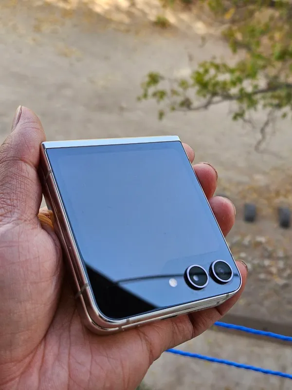 samsung Z flip 5 2
