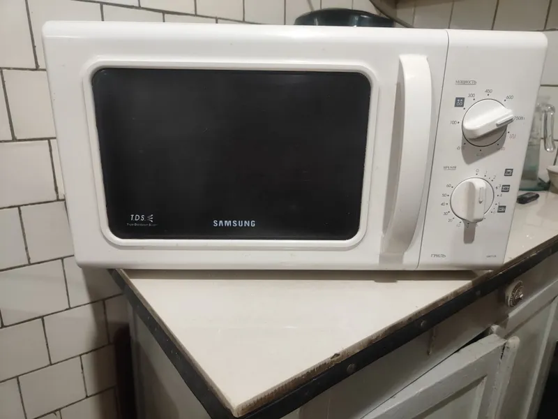 Продам микроволновую печь Samsung. Продам микроволновую печь Samsung.