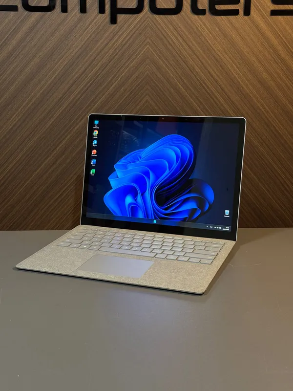 Kuchli Noutbuk Surface Laptop Alcantara
