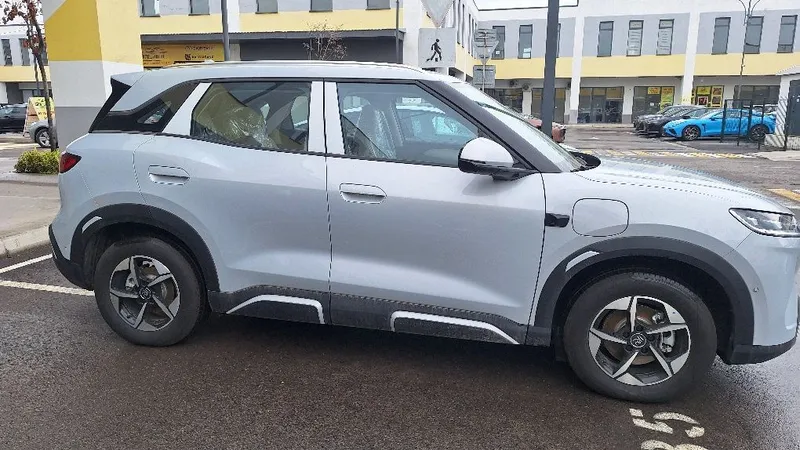 Byd yuan up yili 2025 ful pozitsiyasi