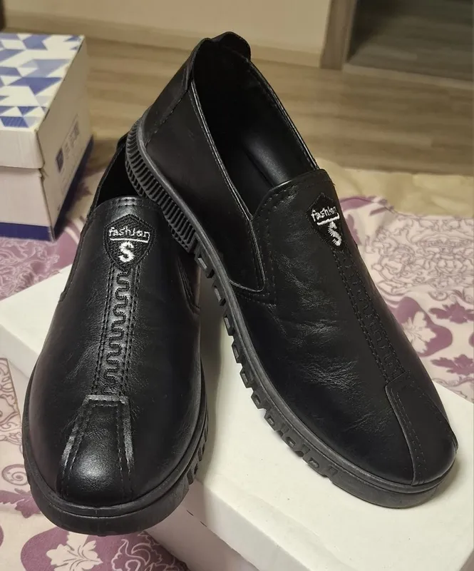 Черные мужские туфли бренда SRI Fashion