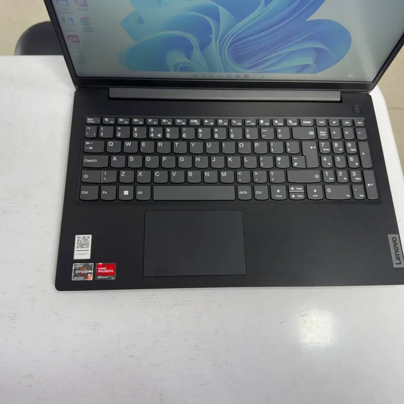 Lenovo AMD RYZEN 3 7320U 5500MHz ddr5 8/256 ssd holati ideal — фото 1