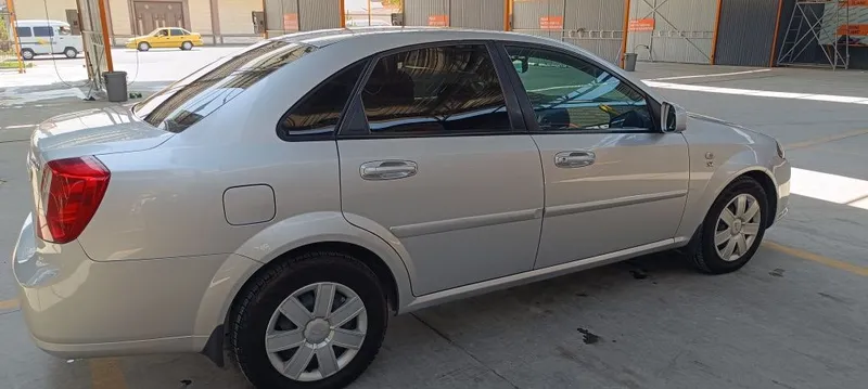 Daewoo Gentra... 4