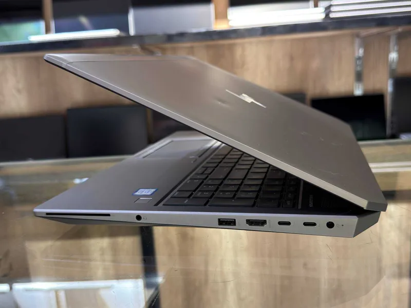 HP ZBook 15 G5 Core i9-8950HK ram 16 ssd 256 Quadro P1000 4gb — фото 2