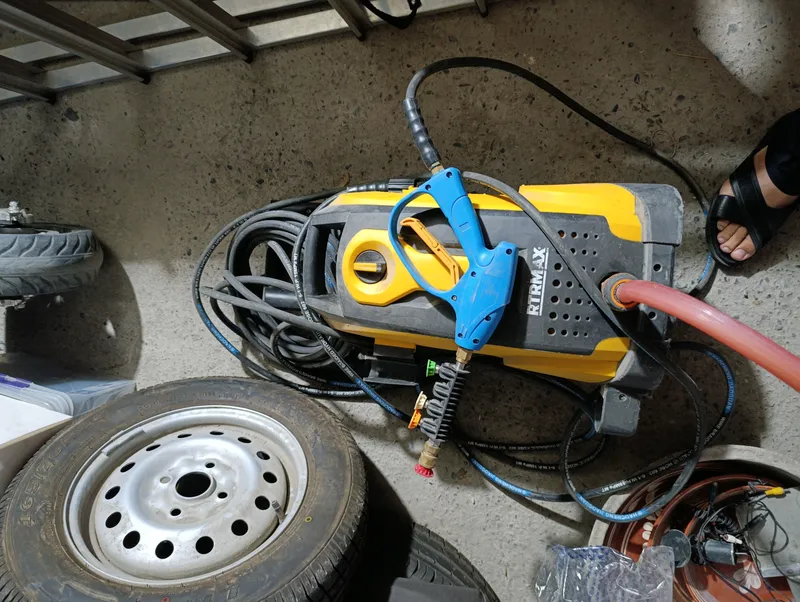 Karcher sotiladi narxi kelishilgan holda Karcher sotiladi narxi kelishilgan holda