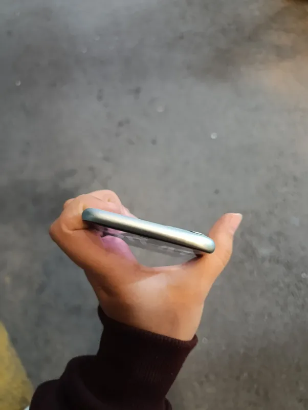 iPhone 11 4