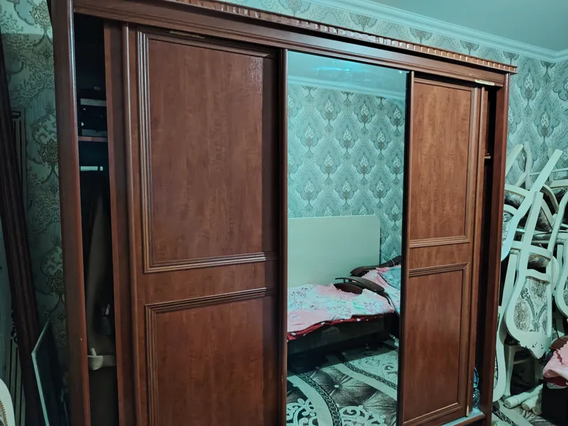 Срочно продам шифонер очень прочный хорошый Срочно продам шифонер очень прочный хорошый