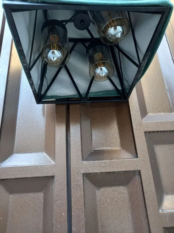Срочно продается люстры