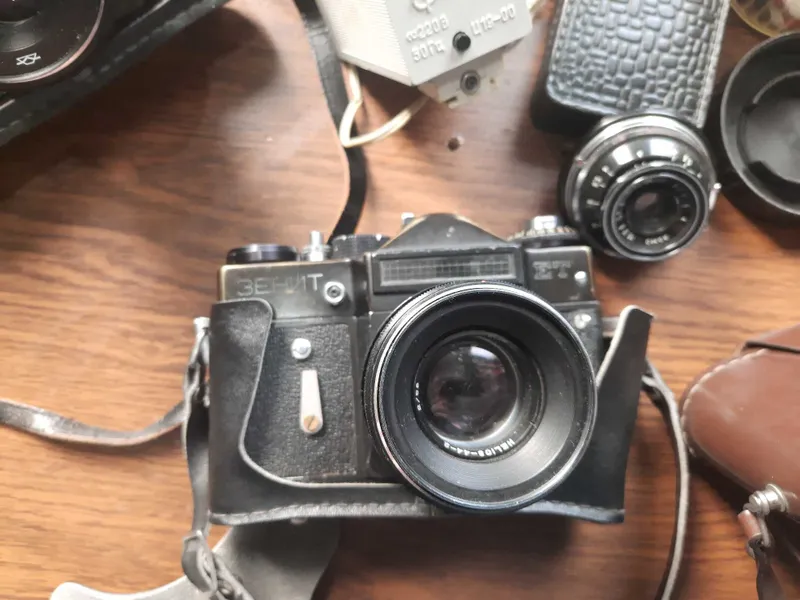 Продам фотоаппараты и объектив 4 Продам фотоаппараты и объектив 4
