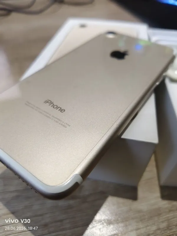 iPhone 7 32Gb Gold полный комплект — фото 2
