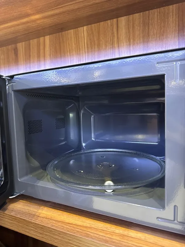 Микроволновка от 7Tech 23L 2