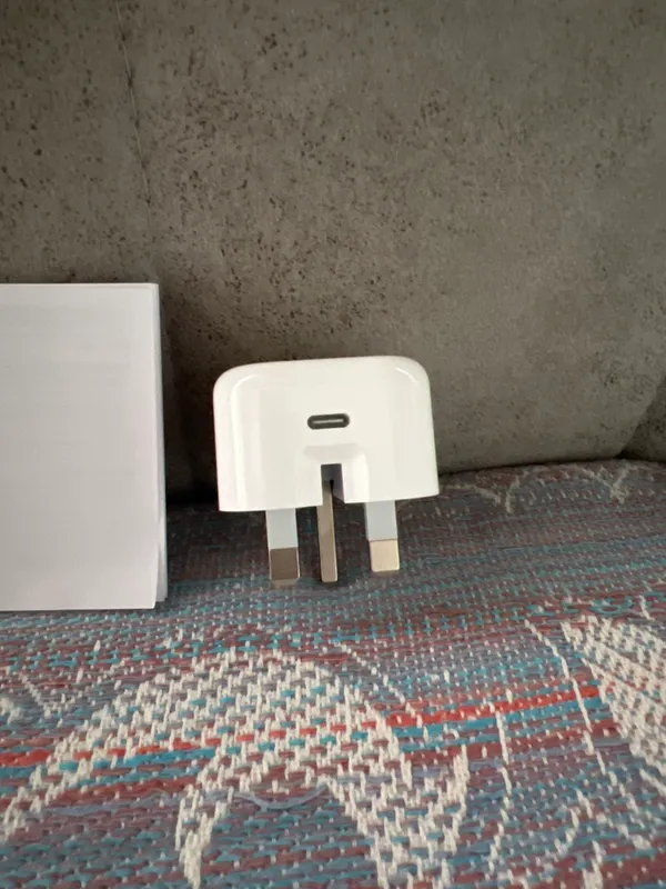 Сетевой адаптер питания Apple USB-C ,20 Вт 1 Сетевой адаптер питания Apple USB-C ,20 Вт 1