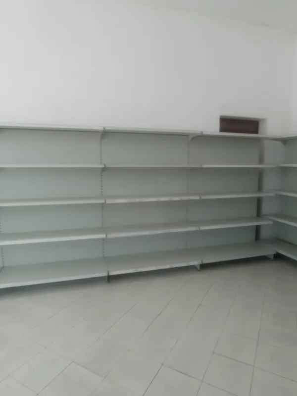 Do'kon uchun stilaj jami 12 ta bittasi 750 mingsum 2