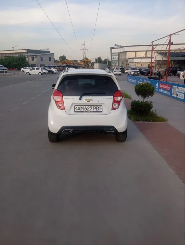 Spark sotiladi yaxshi xolatda srochniga